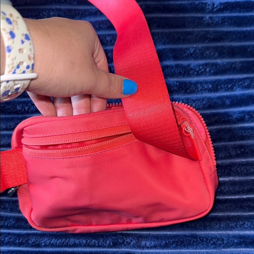 Lululemon coral/red Crossbody Bag - Picture 3 of 3